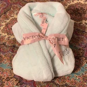 Victoria’s Secret Cozy Plush Short Robe